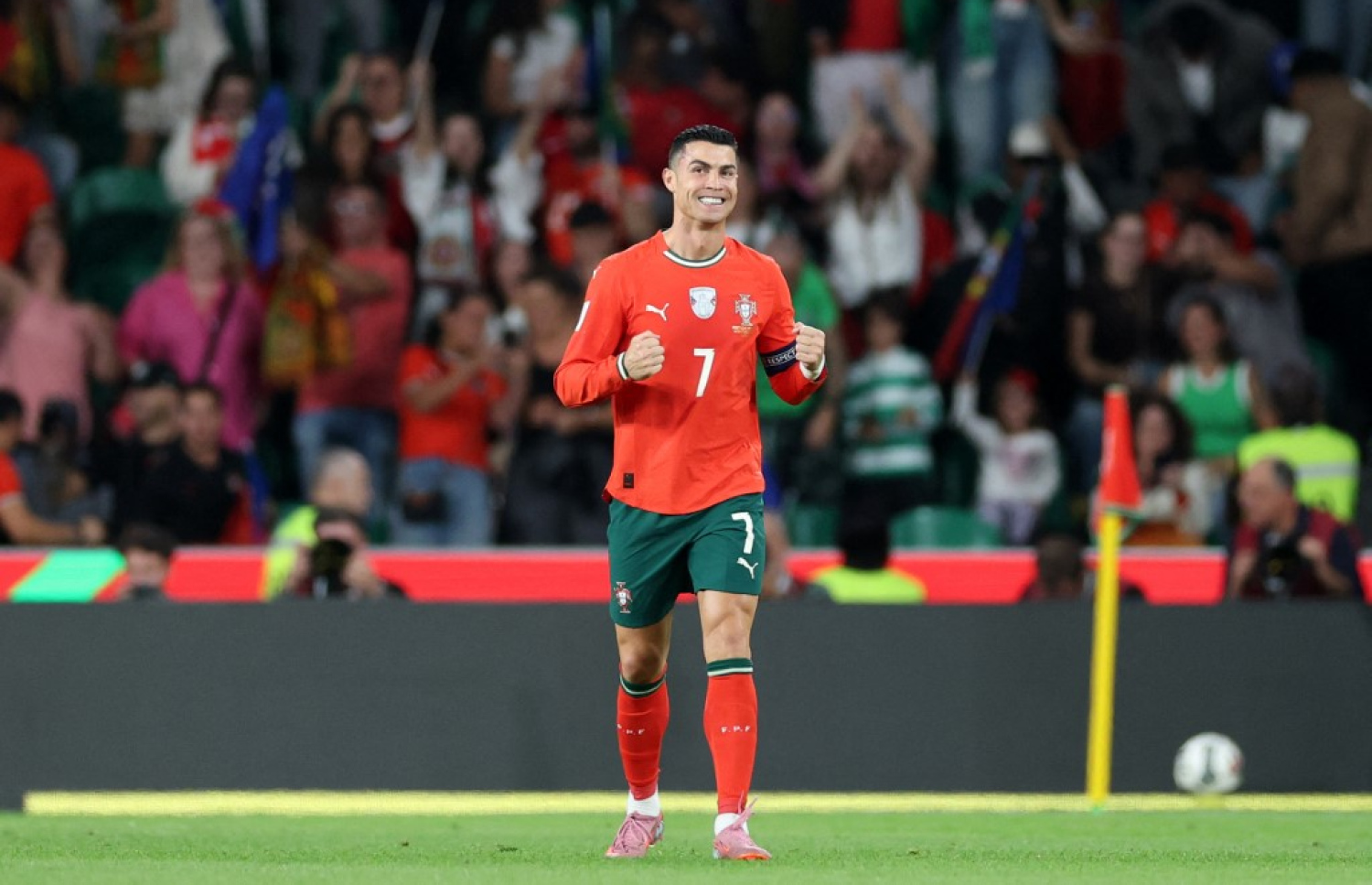 ރޭގެ މެޗުގައި ޕޯޗުގަލް އަށް އެއްވަރުކޮށްދިން ލަނޑު ޖެހުމަށް ފަހު ރޮނާލްޑޯ.-- ފޮޓޯ: އޭއެފްޕީ