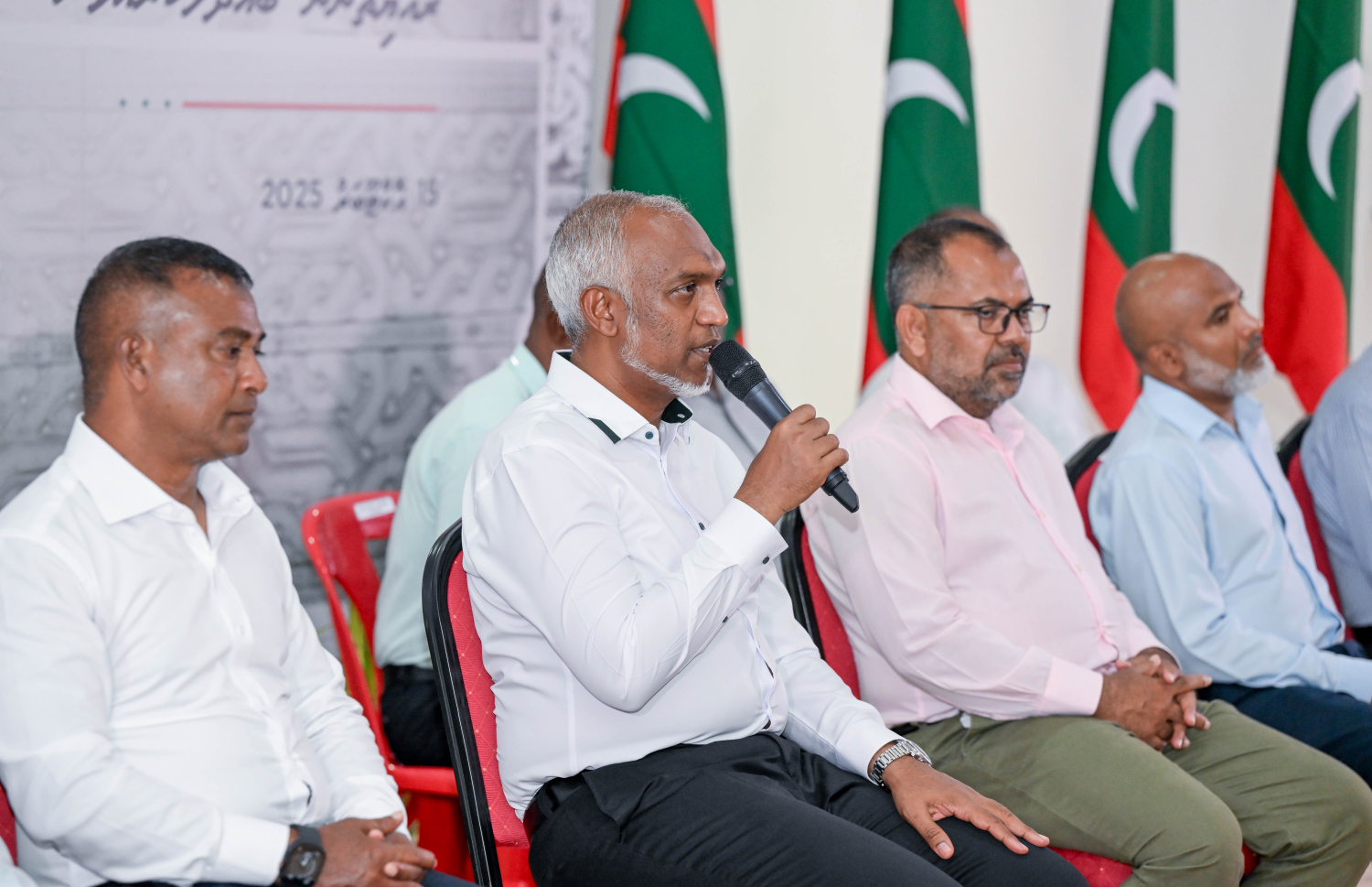 މަރޮށީގައި ރައީސް މުއިއްޒު ވާހަކަ ދައްކަވަނީ. -- ފޮޓޯ | ރައީސް އޮފީސް