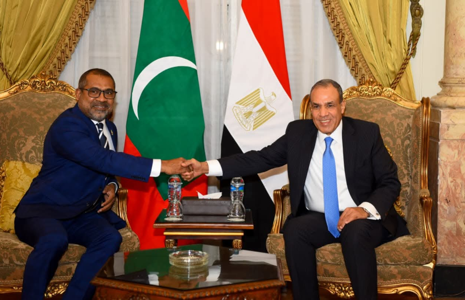 މިސްރުގެ ހާރިޖީ ވަޒީރާ މިނިސްޓަރު ޑރ. ހަލީލް ބައްދަލުކުރައްވަނީ. --ފޮޓޯ: ފޮރިން މިނިސްޓްރީ