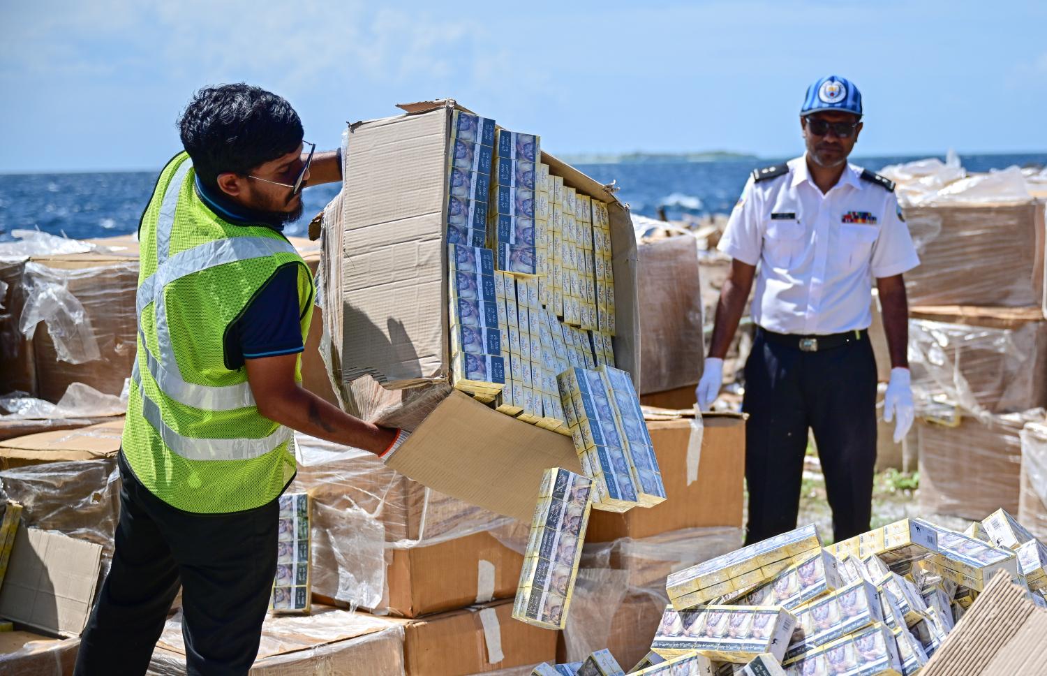 ގަވައިދާ ހިލާފަށް އަތުލާފައިވާ ސިނގިރޭޓް ނައްތާލަނީ: ސިނގިރޭޓް ވައްކަމުގެ މައްސަލައިގެ ބަންދާ މެދު ޕީޖީ ނިންމި ނިންމުމާ މެދު ފާޑުކިޔުން ބޮޑު - ފޮޓޯ: މިހާރު