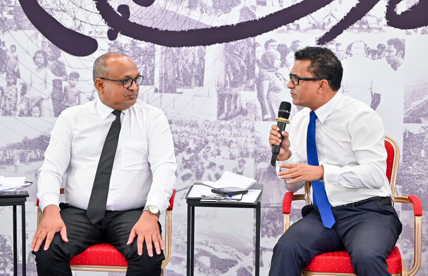 ރޭ ބޭއްވި "މިހާރު" އައްޑޫ ބަހުސްގައި އަހުމަދު ޝަރީފް (ސައިރިކްސް ޝަރީފް) ވާހަކަ ދައްކަވަނީ --- މިހާރު ފޮޓޯ/ނިޝާން އަލީ