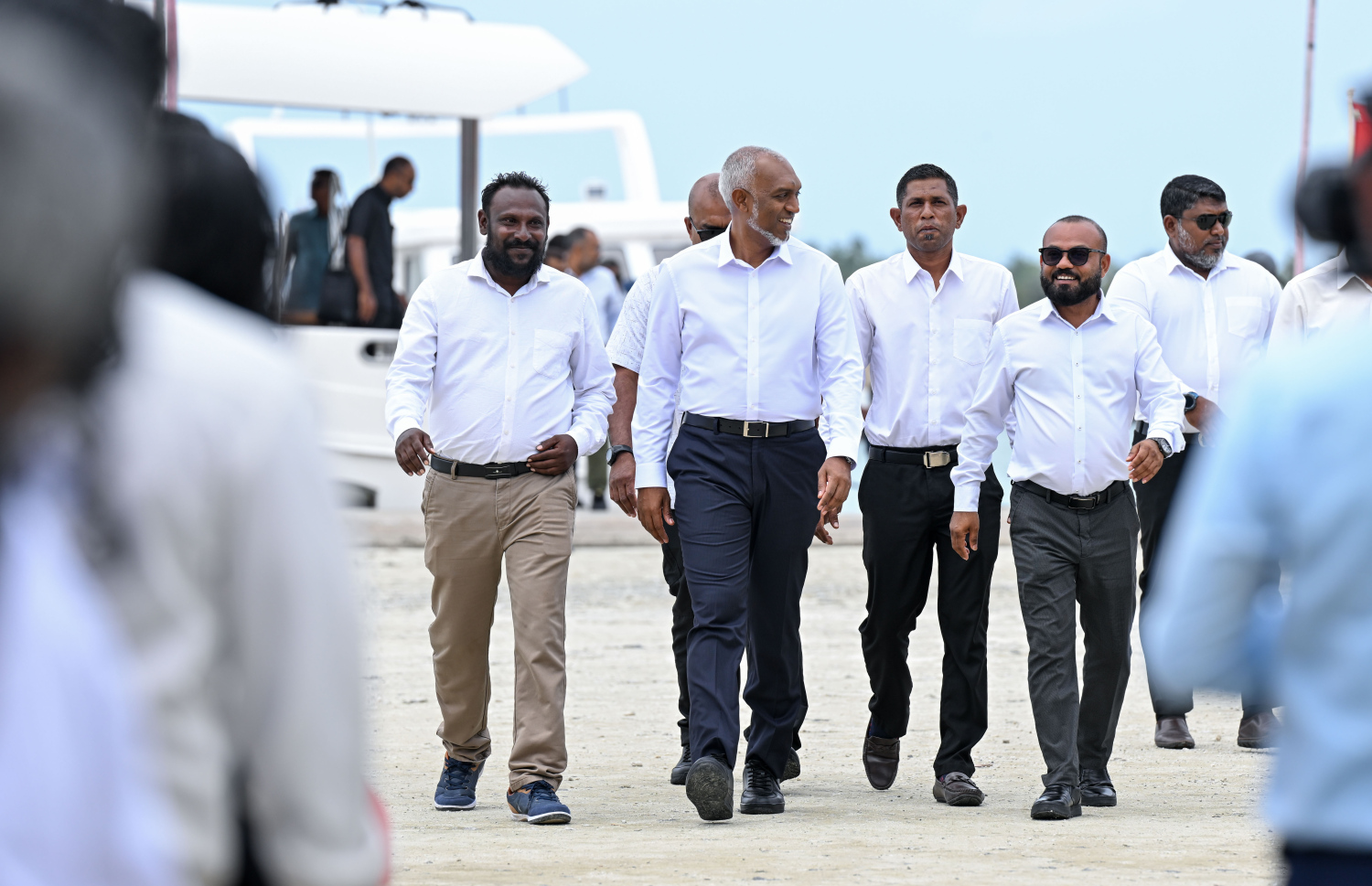 ރައީސް މުއިއްޒު ލ. އަތޮޅަށް ކުރައްވަމުން ގެންދަވާ ދަތުރުފުޅުގައި ހިތަދޫގައި --- ފޮޓޯ/ރައީސް އޮފީސް