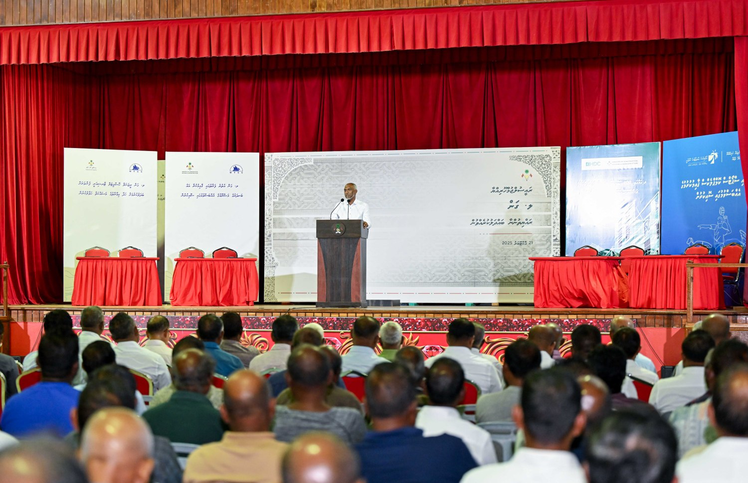 ރައީސް މުއިއްޒު ލ. ގަމުގެ ރައްޔިތުންނާ މިރޭ ވާހަކަފުޅު ދައްކަވަނީ.---ފޮޓޯ: ރައީސް އޮފީސް