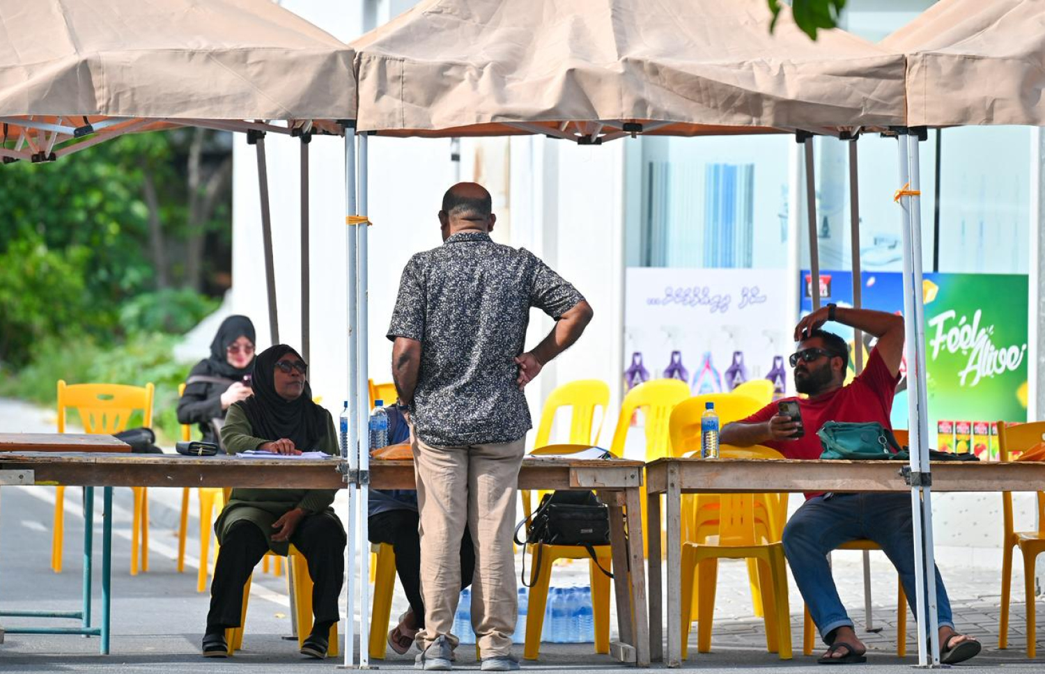 އައްޑޫ ސިޓީގެ ފޭދޫ އާއި ހުޅުދޫ އަދި މީދޫ ރައްޔިތުންގެ ޚިޔާލު ހޯދުމަށް ނަގާ ވޯޓުގައި، ވޯޓުލާ ސަރަހައްދެއްގައި މީހުން ހަރަކާތްތެރިވަނީ --- މިހާރު ފޮޓޯ/ނިޝާން އަލީ