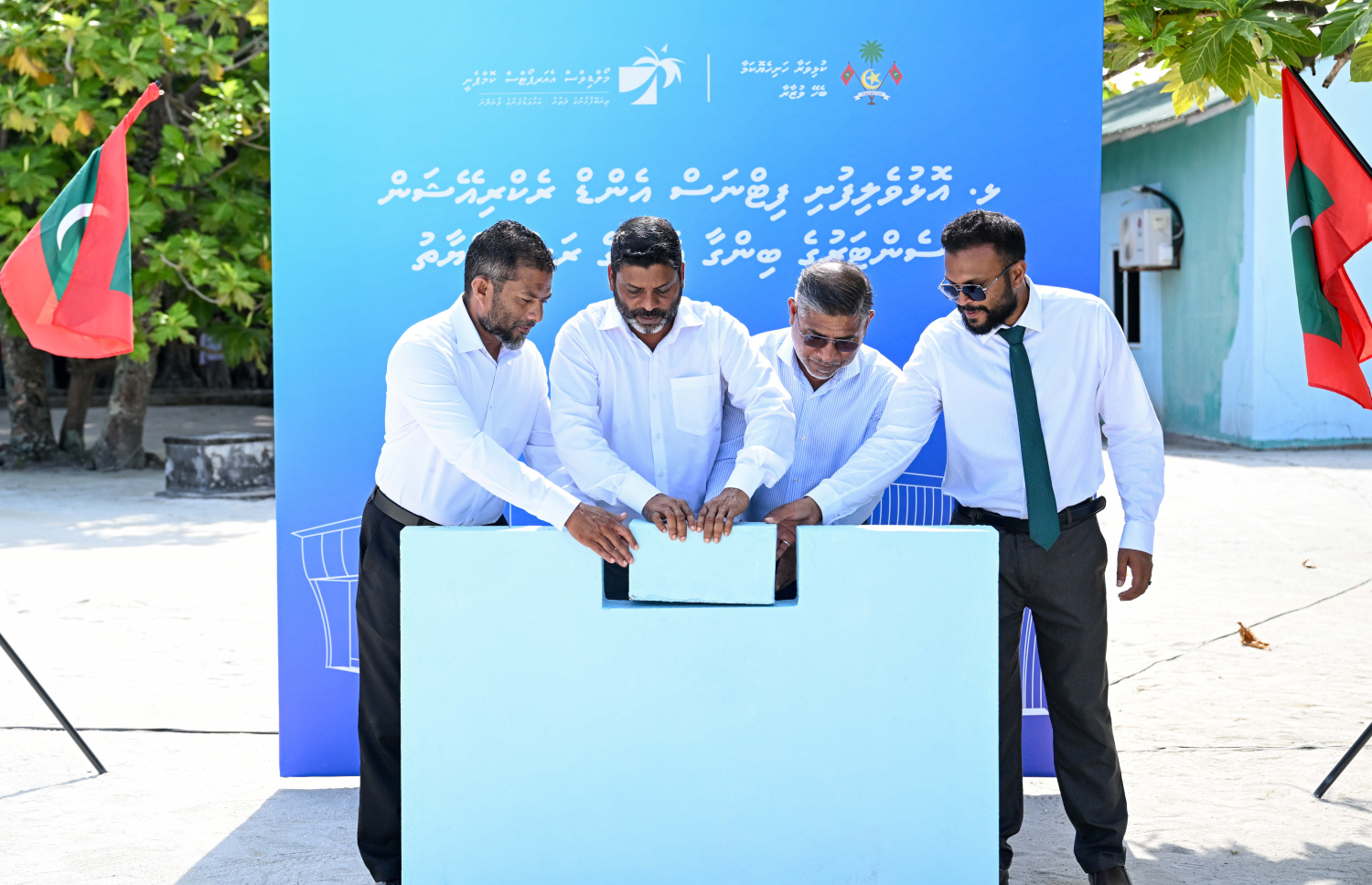 ޅ. އޮޅުވެލިފުށީގައި މިއަދު ފިޓްނަސް އެންޑް ރެކްރިއޭޝަން ސެންޓަރުގެ ބިންގާ އަޅަނީ. -- ފޮޓޯ: ރައީސް އޮފީސް