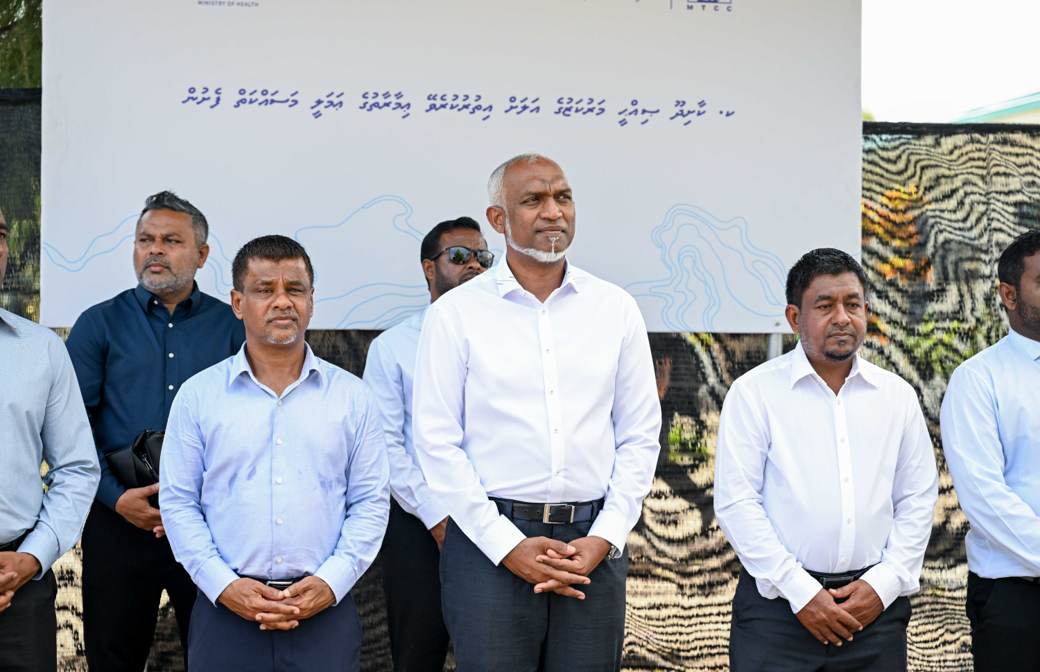 ރައީސް ޑރ. މުހައްމަދު މުއިއްޒު ކ. ކާށިދޫ ސިއްހީ މަރުކަޒުގެ އަލަށް އިމާރާތްކުރެވޭ އިމާރާތުގެ އަމަލީ މަސައްކަތް ފައްޓަވައިދެއްވުން.