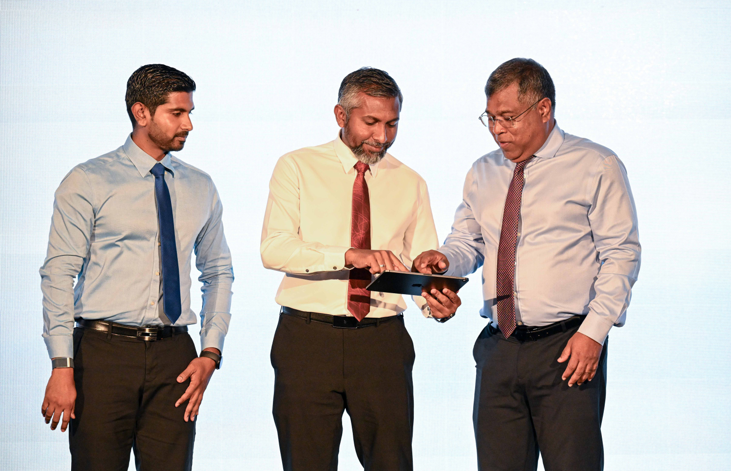 ބީއެމްއެލްގެ ބައެއް އާ ހިދުމަތްތައް އެ ކުންފުނީގެ އިސްވެރިން ތައާރަފްކޮށް ދެއްވަނީ --- ފޮޓޯ/ރައީސް އޮފީސް