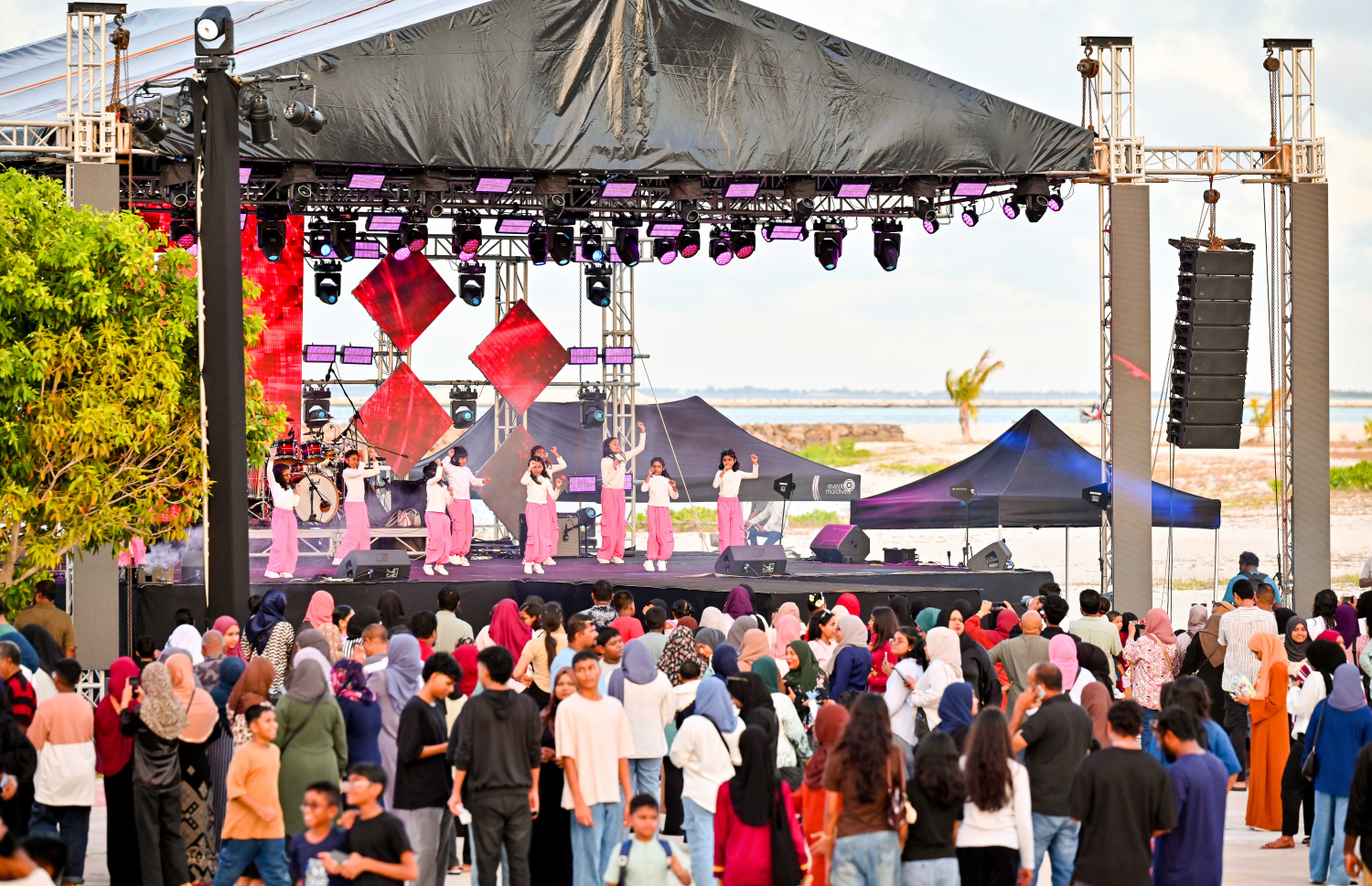 ބީއެމްއެލް އިން އިންތިޒާމު ކޮށްގެން އައްޑޫ ސިޓީ ގައި ބާއްވާ "ބީއެމްއެލް ކާނިވާ.-- ފޮޓޯ: ނިޝާން އަލީ | މިހާރު