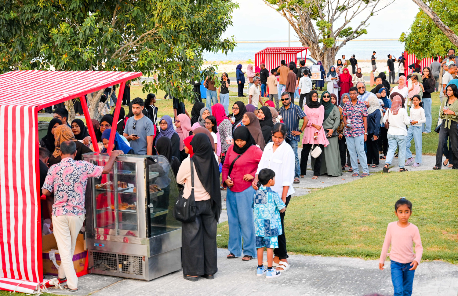 ބީއެމްއެލް އިން އިންތިޒާމު ކޮށްގެން އައްޑޫ ސިޓީ ގައި ބާއްވާ "ބީއެމްއެލް ކާނިވާ.-- ފޮޓޯ: ނިޝާން އަލީ | މިހާރު