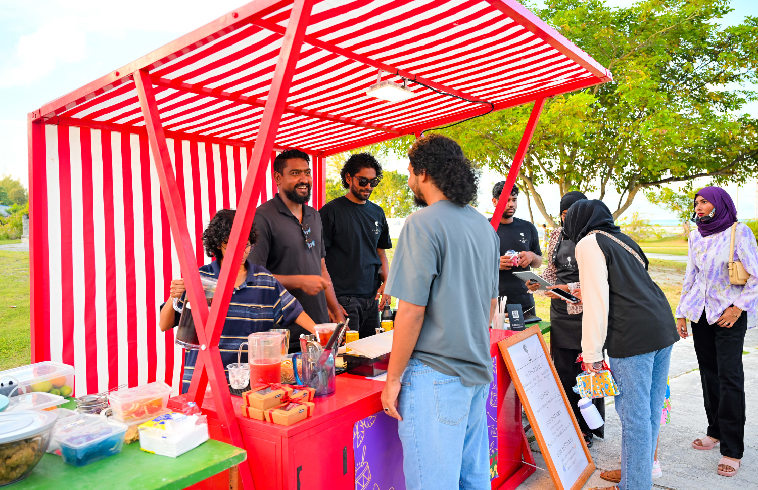 ބީއެމްއެލް އިން އިންތިޒާމު ކޮށްގެން އައްޑޫ ސިޓީގައި ބާއްވާ "ބީއެމްއެލް ކާނިވާ.-- ފޮޓޯ: ނިޝާން އަލީ | މިހާރު