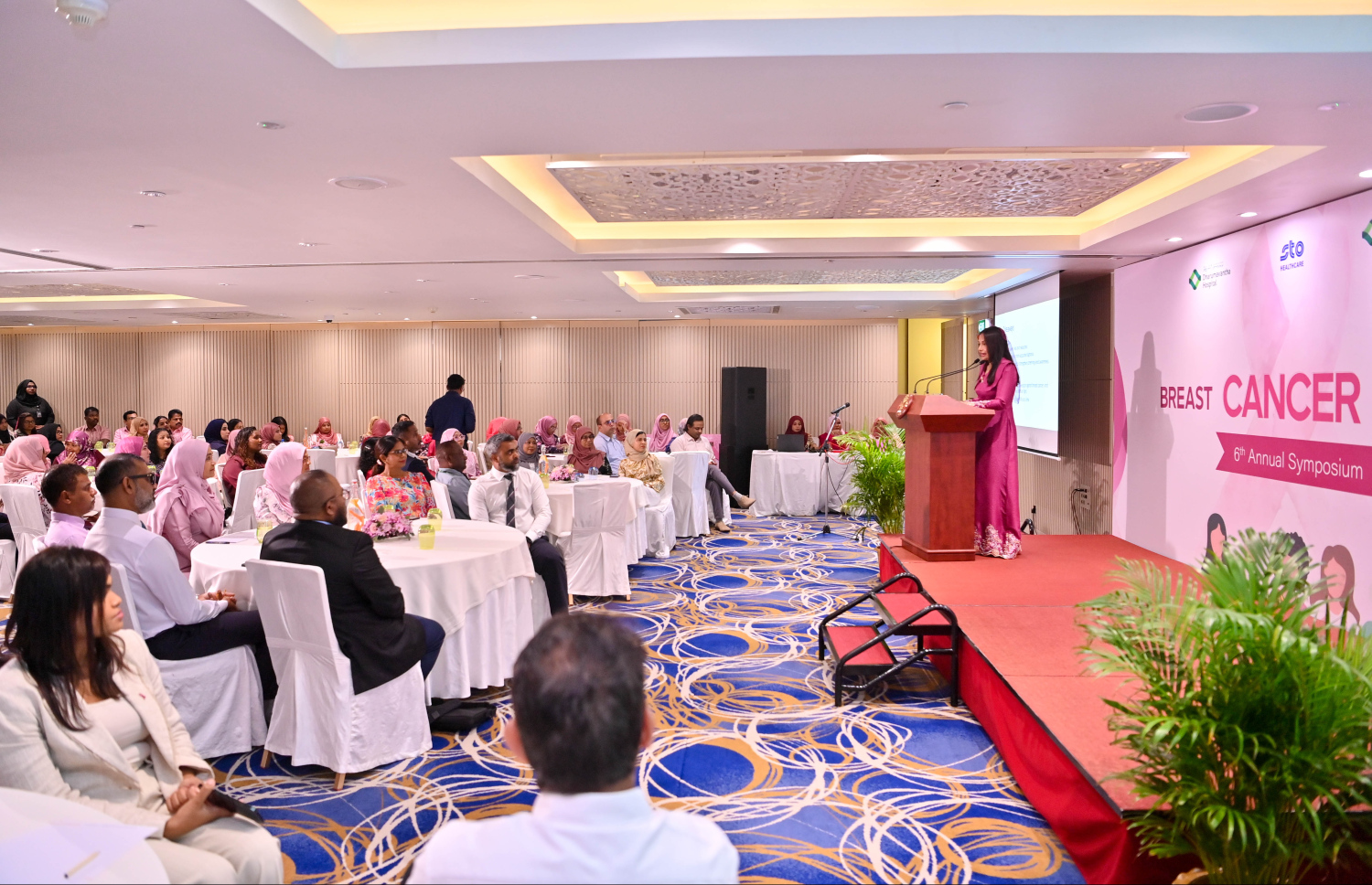 "ބްރެސްޓް ކެންސަ އެވެއާނަސް ސިމްޕޯސިއަމް" ހުޅުވުމުގެ ގޮތުން ހޮޓެލް ޖެންގައި ބޭއްވި ރަސްމިއްޔާތު ކުރިއަށް ގެންދަނީ -- ފޮޓޯ: ރައީސް އޮފީސް