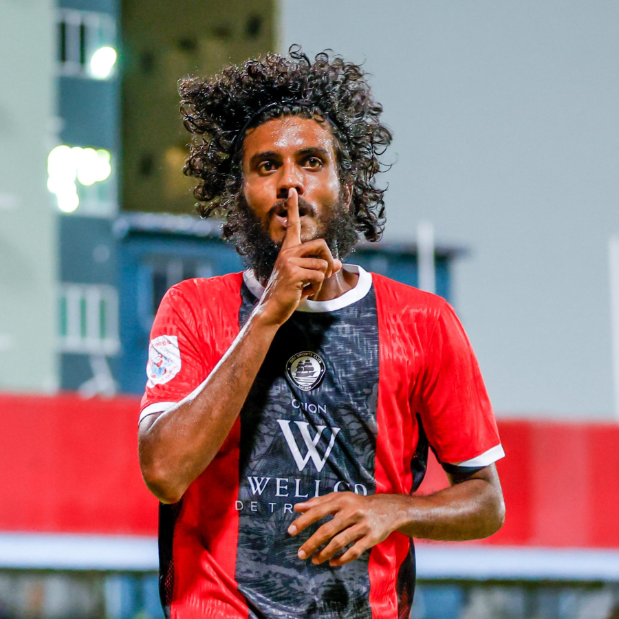 އިއްބެ ވަހީދު މިރޭގެ މެޗުގައި ގޯލު ޖެހުމަށް ފަހު، މިއީ އޭނާ މި ސީޒަންގައި ޖެހި ތިންވަނަ ލަނޑު-- ފޮޓޯ: އަދަދު