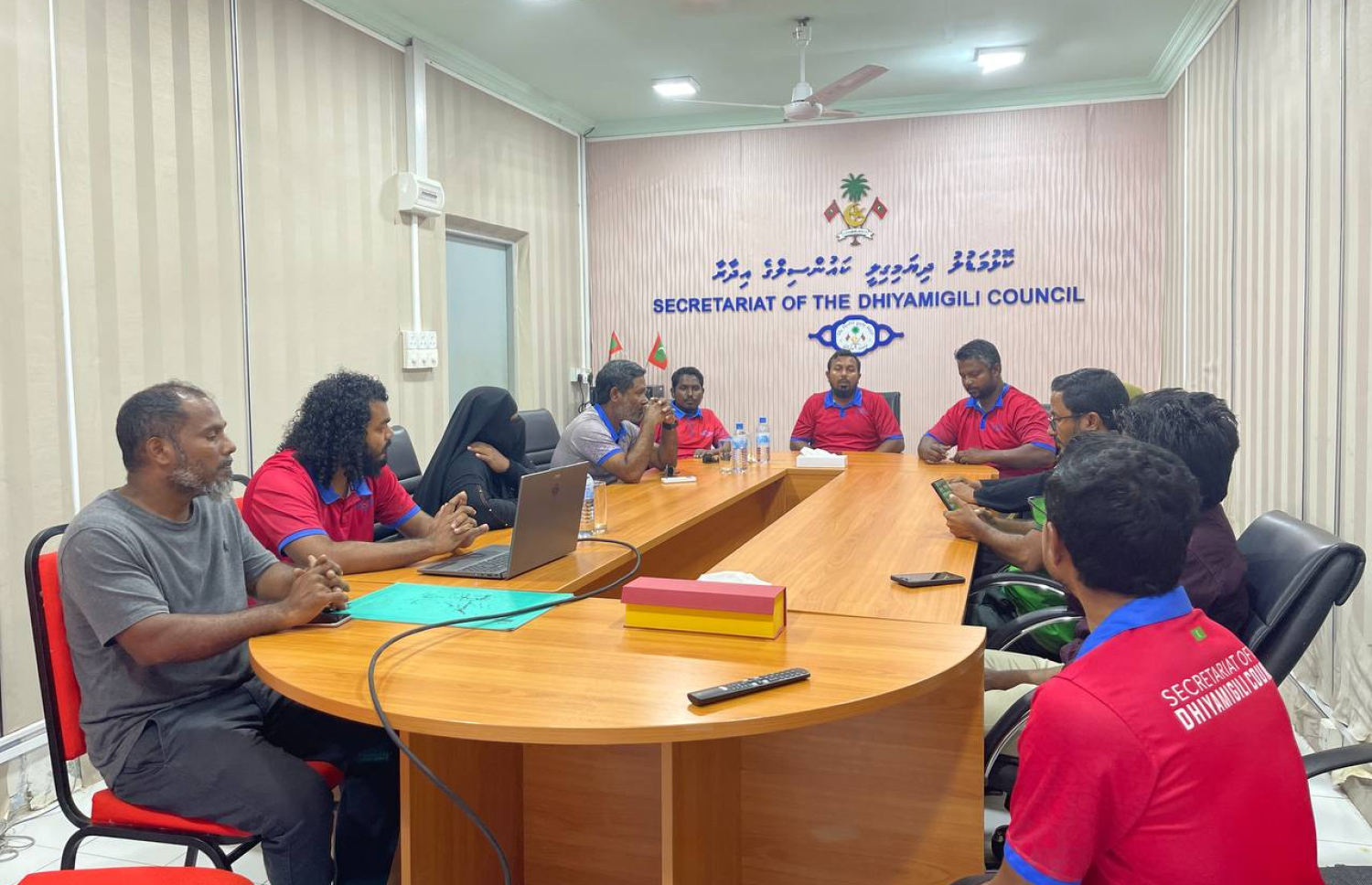 ދިޔަމިގިލީ ކައުންސިލު ބައްދަލުވުމެއްގެ ތެރެއިން: ނޮވެމްބަރު ތިނެއްގެ ޝަހީދުންގެ ޒިކުރާ މި ރަށުގައި އާ ކުރޭ --- ފޮޓޯ: ދިޔަމިގިލީ ކައުންސިލު