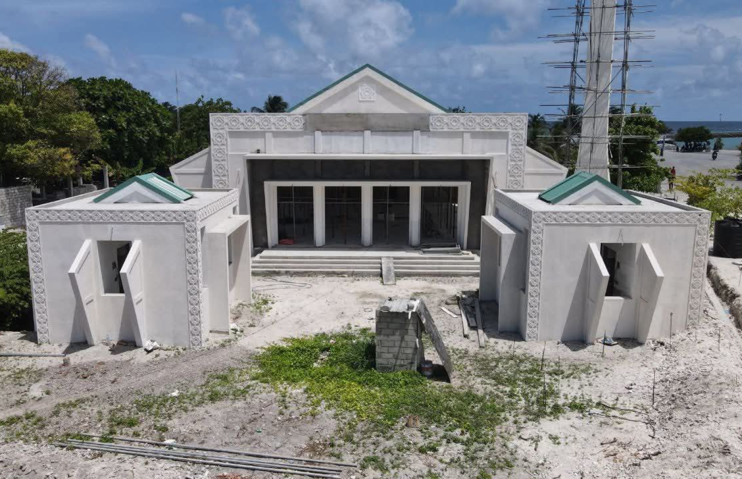 ދިޔަމިގިލީގައި އަލަށް އިމާރާތް ކުރަމުންދާ މިސްކިތް: މި މިސްކިތަށް ނަން ދޭން ހަމަޖެހިފައި ވަނީ ނޮވެމްބަރު 3 ގައި ޝަހީދުވި މި ރަށު މުހައްމަދު ހަސަންގެ ނަމުން.