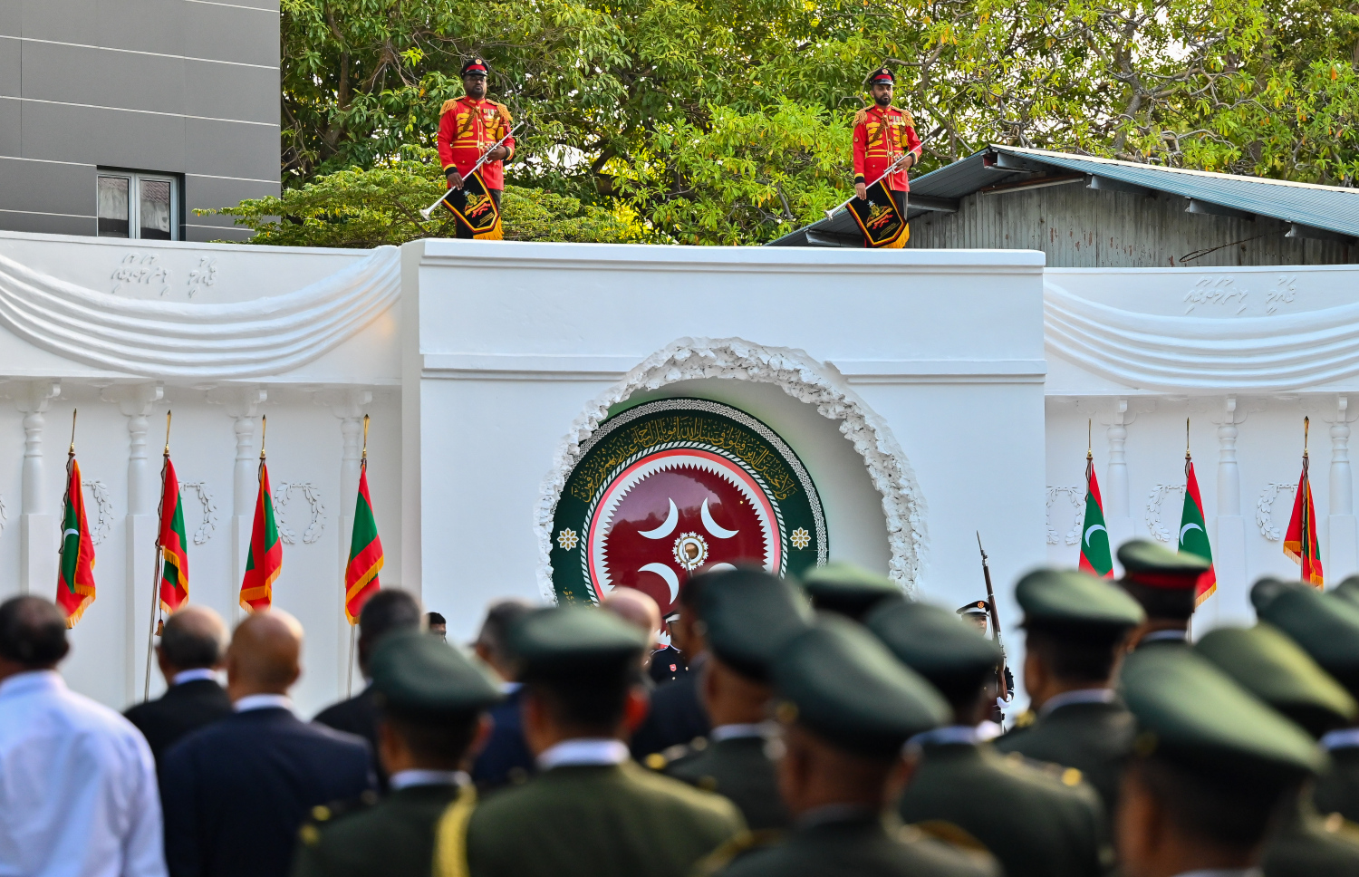 ނޮވެމްބަރު 3 ގެ ހަނދާނީ ބިނާގައި ދިދަ އާއި ގާޑް މައުންޓް ކުރުމަށް ބޭއްވި ރަސްމިއްޔާތު.--- ފޮޓޯ: ފަޔާޒު މޫސާ | މިހާރު