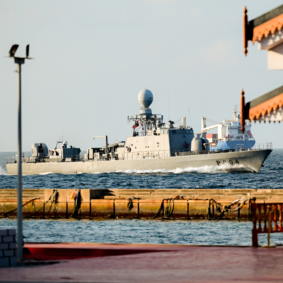 މި އަހަރުގެ ނަސްރުގެ ދުވަހާ ގުޅިގެން ޖުމްހޫރީ މައިދާނުގައި ދިވެހި ސިފައިން ބޭއްވި އަސްކަރީ ހުށަހެޅުމުގެ ތެރެއިން، ރާއްޖޭގެ އަސްކަރިއްޔާ އަށް އެންމެ ފަހުން ގެނައި މަނަވަރު ދައްކާލަނީ.--- ފޮޓޯ: ނިޝާން އަލީ | މިހާރު