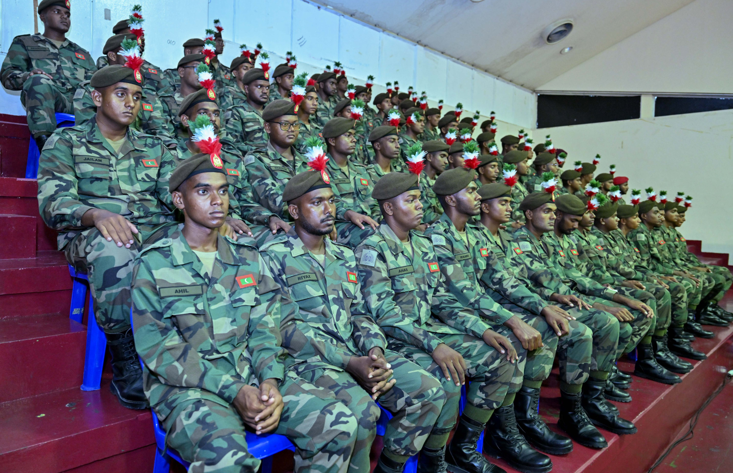 މި އަހަރުގެ ނަސްރުގެ ދުވަސް ފާހަގަކުރަން މިއަދު ބޭއްވި ރަސްމީ ޖަލްސާގައި ބައިވެރިވި ބައެއް ސިފައިން.--- ފޮޓޯ: ރައީސް އޮފީސް