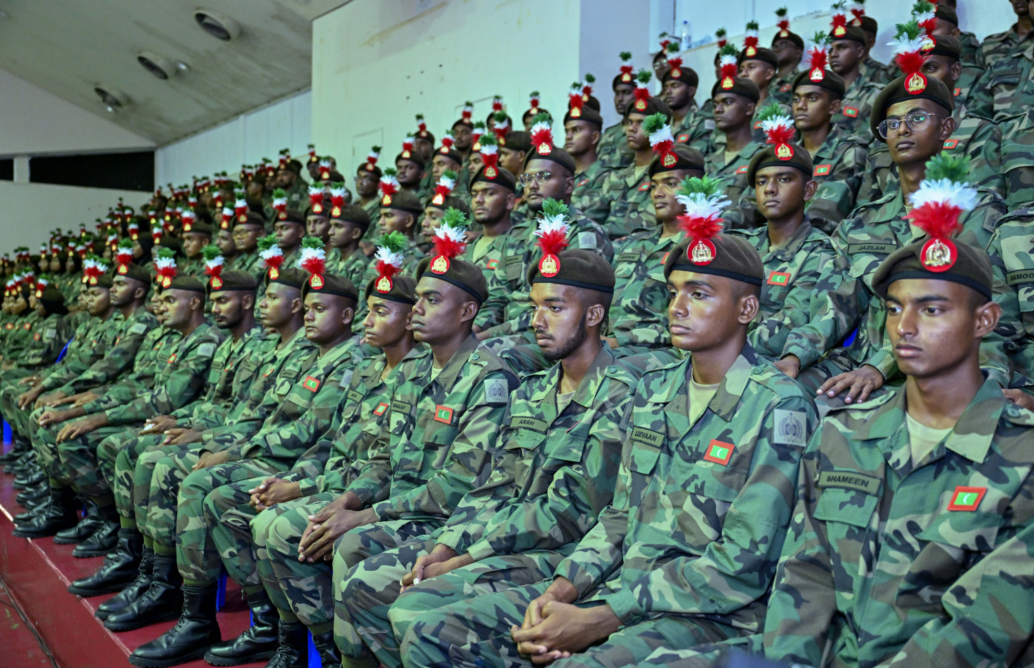 މި އަހަރުގެ ނަސްރުގެ ދުވަސް ފާހަގަކުރަން މިއަދު ބޭއްވި ރަސްމީ ޖަލްސާގައި ބައިވެރިވި ބައެއް ސިފައިން.--- ފޮޓޯ: ރައީސް އޮފީސް