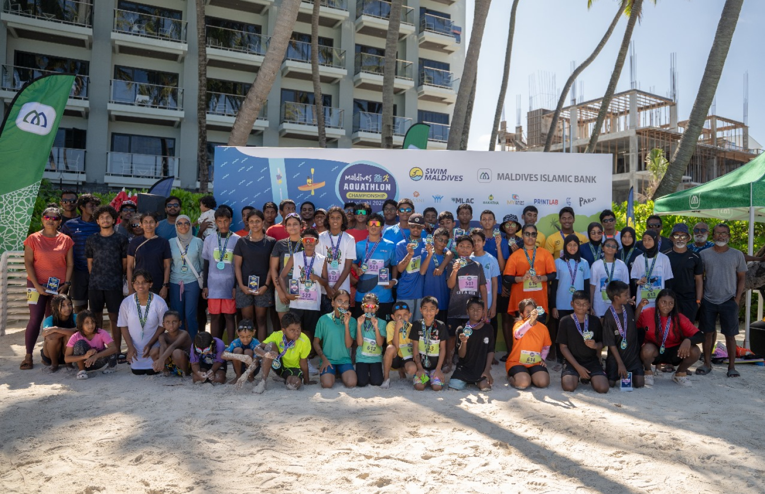 މާފުށީގައި ބޭއްވި އެކުއަތުލޯން ޗެމްޕިއަންޝިޕްގެ ބައިވެރިން: ފެތުމާއި ދުވުމުގެ ރޭސް ހިމެނޭ ޗެމްޕިއަންޝިޕްގެ އެލީޓް ކެޓަގަރީން އެއްވަނަ ހޯދީ ޗައްފަ އާއި މުލްހަމް --- ފޮޓޯ: ސްވިމް މޯލްޑިވްސް