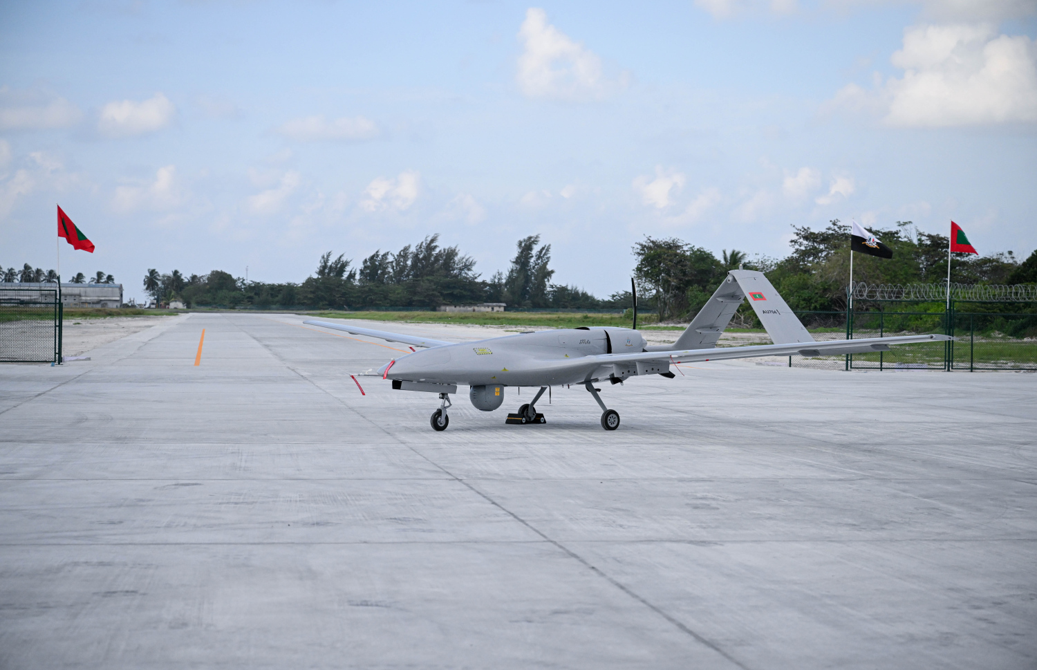 މިއަދު ހުޅުވި ގަން އެއާ ސްޓޭޝަންގައި ބޭނުންކުރާ އަސްކަރީ ޑްރޯންއެއް.-- ފޮޓޯ: ރައީސް އޮފީސް