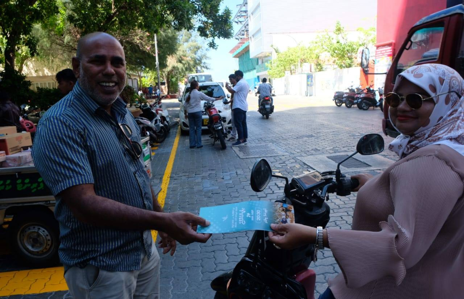 ޕީއެންސީން އަންނަ ހުކުރު ދުވަހުގެ ރޭ މާލޭގެ އާޓިފިޝަލް ބީޗު ސަރަހަހައްދުގައި ބާއްވާ ޖަލްސާ އަށް މިއަދު ދައުވަތު ކާޑު ބަހަނީ.