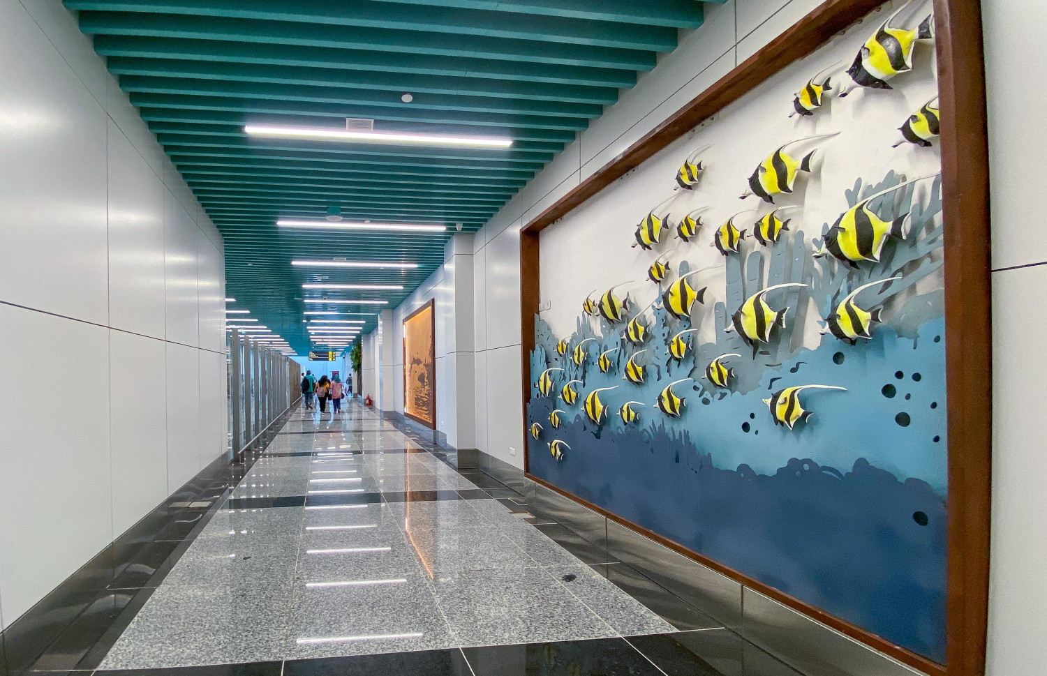 ހަނިމާދޫ އިންޓަނޭޝަނަލް އެއާޕޯޓުގެ އާ ޓާމިނަލްގެ އެތެރެ: މިރޭ އެ އެއާޕޯޓު ރަސްމީކޮށް ހުޅުވަން ވަނީ ތައްޔާރުވެފައި.-- ފޮޓޯ: ފަޔާޒް މޫސާ | މިހާރު