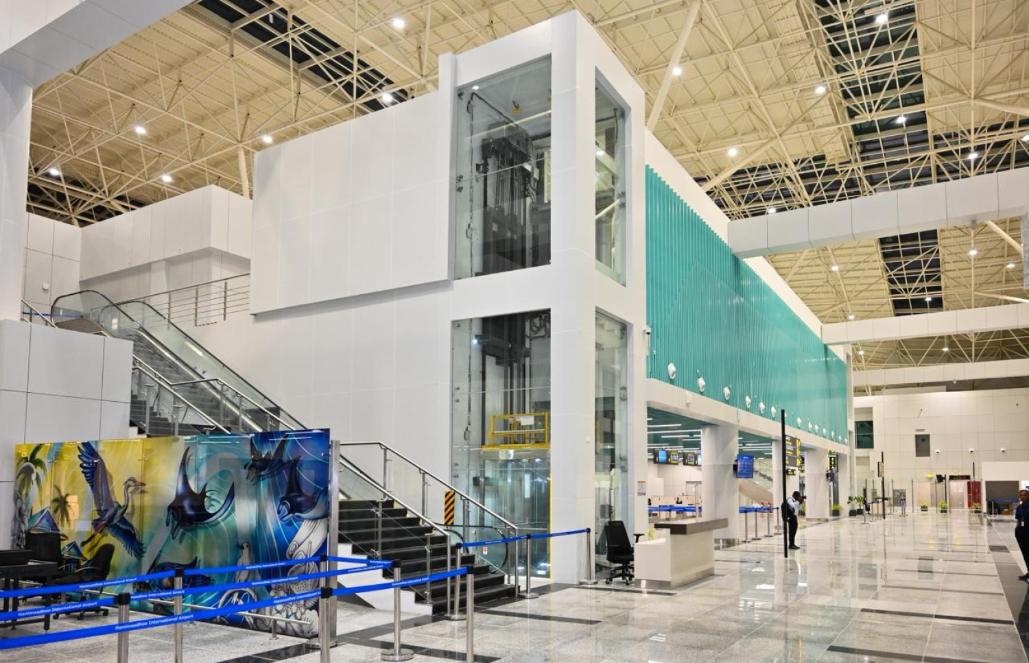 ހަނިމާދޫ އިންޓަނޭޝަނަލް އެެއާޕޯޓްގެ އެތެރެ: އެ އެއާޕޯޓް ތަރައްގީކޮށް މިރޭ ވަނީ ހުޅުވައިފައި.-- ފޮޓޯ: ނިޝާން އަލީ | މިހާރ