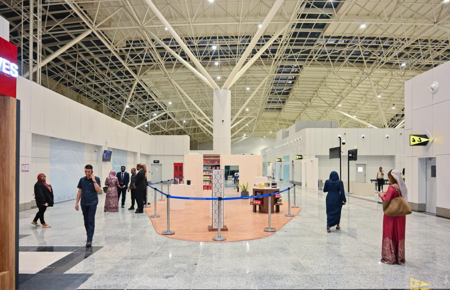 ހަނިމާދޫ އިންޓަނޭޝަނަލް އެެއާޕޯޓްގެ އެތެރެ: އެ އެއާޕޯޓް ތަރައްގީކޮށް މިރޭ ވަނީ ހުޅުވައިފައި.-- ފޮޓޯ: ނިޝާން އަލީ | މިހާރު