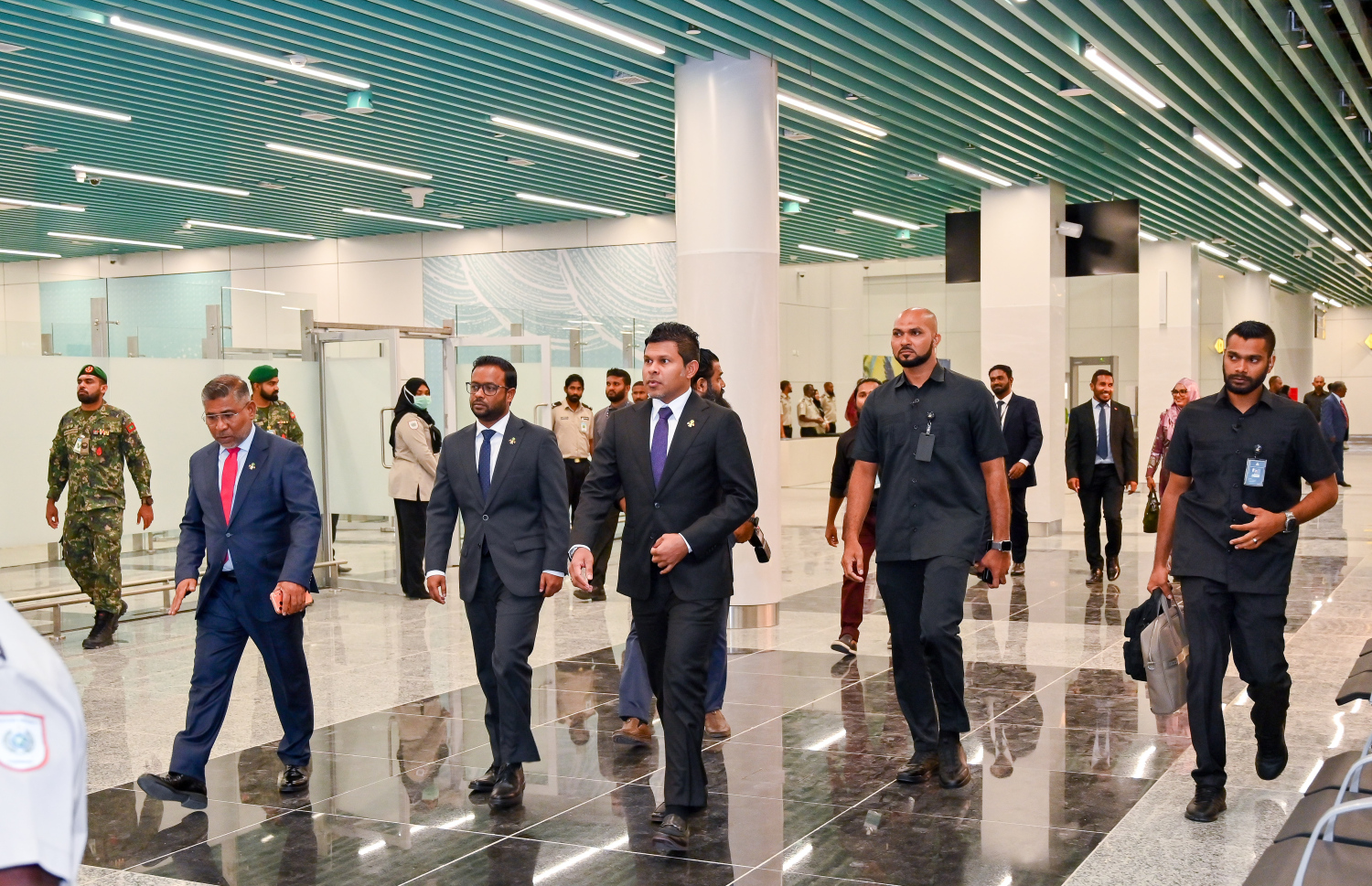 ހަނިމާދޫ އިންޓަނޭޝަނަލް އެެއާޕޯޓް ތަރައްގީކޮށް ހުޅުވުމަށް ބޭއްވި ރަސްމިއްޔާތަށް ނައިބު ރައީސް  ހުސައިން މުހައްމަދު ލަތީފު ވަޑައިގަންނަވަނީ.-- ފޮޓޯ: ނިޝާން އަލީ | މިހާރު