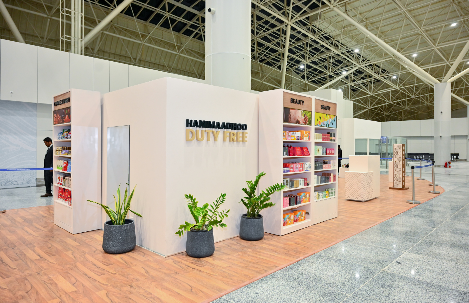 ހަނިމާދޫ އިންޓަނޭޝަނަލް އެެއާޕޯޓްގެ އެތެރެ.--- ފޮޓޯ: ނިޝާން އަލީ | މިހާރު