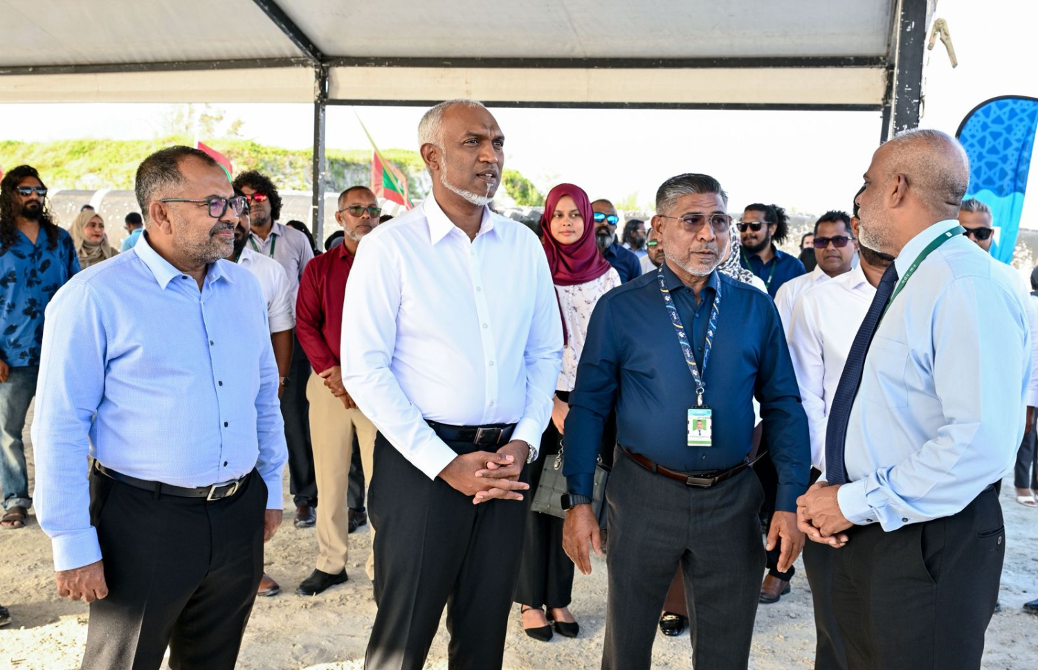 ހުޅުމާލެ ފޭސް ތިނެއްގެ މަސައްކަތް އަލުން ފަށައިގެން ކުރިއަށް ގެންދާ ގޮތް ރައީސް މުއިއްޒު މިއަދު ހަވީރު ބައްލަވާލައްވަނީ.---ފޮޓޯ: ރައީސް އޮފީސް