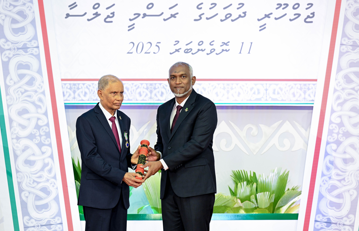 ރައީސް މުއިއްޒު، ދަމާސްގެ ވެރިޔާ ސޯލިހަށް ދިވެހި ދައުލަތުގެ އިއްޒަތުގެ ޝަރަފު މިއަދު އަރުވަނީ.---ފޮޓޯ: ރައީސް އޮފީސް