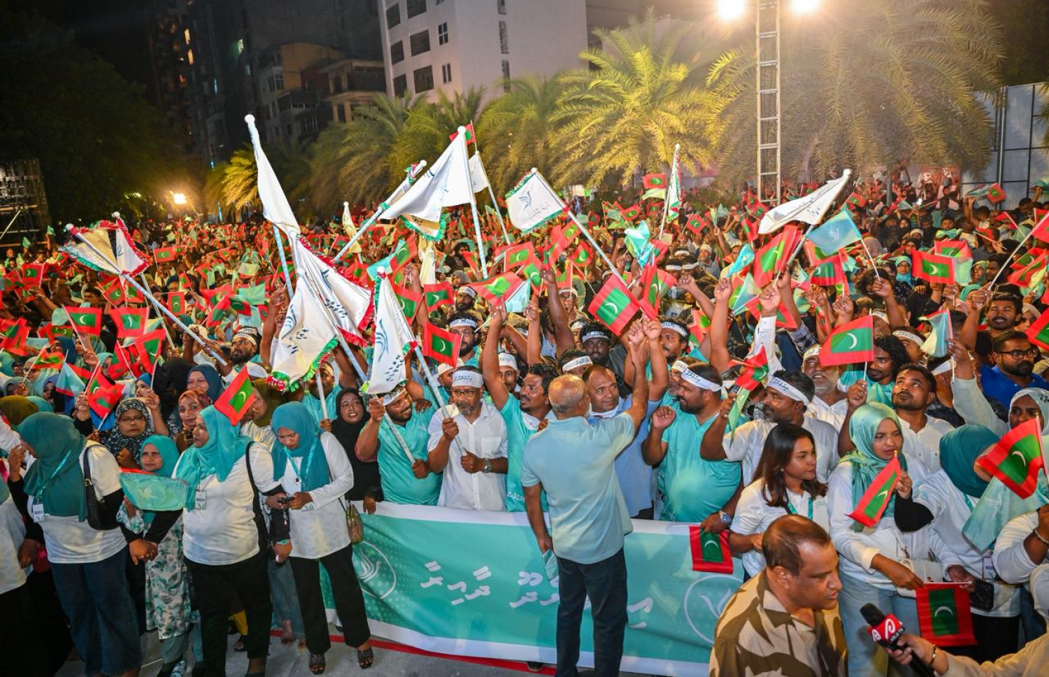 ޕީއެންސީން މިރޭ ބާއްވާ ޖަލްސާގައި ސަޕޯޓަރުން ބައިވެރިވަނީ-- ފޮޓޯ: ފަޔާޒު މޫސާ | މިހާރު