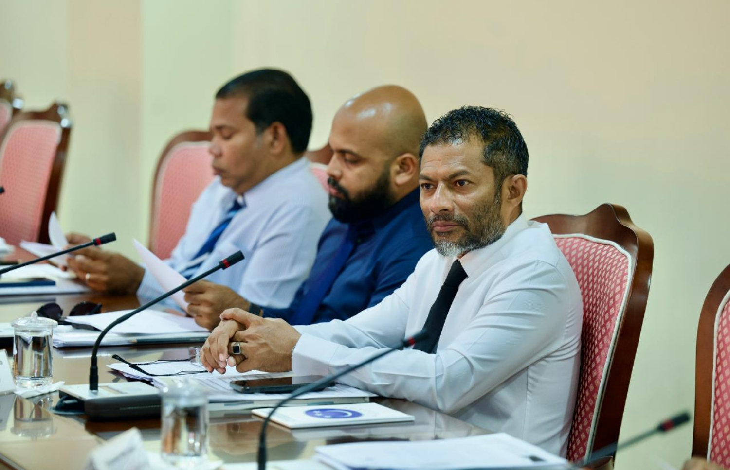 ބަޖެޓް ދިރާސާކުރާ ކޮމިޓީގައި ބައެއް މެންބަރުން --- މިހާރު ފޮޓޯ/ނިޝާން އަލީ