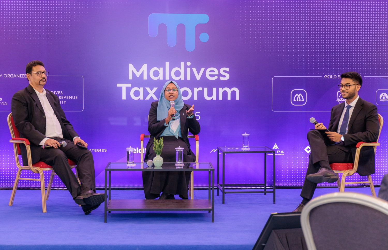 އިންސްޓްޓިއުޓް އޮފް ޗާޓާޑް އެކައުންޓެންޓްސް އޮފް މޯލްޑިވްސް އާއި މޯލްޑިވްސް އިންލެންޑް ރެވެނިއު އޮތޯރިޓީ (މީރާ) ގުޅިގެން ބޭއްވި ޓެކްސް ފޯރަމްގެ ސެޝަނެއް ކުރިއަށް ގެންދަނީ.--- ފޮޓޯ: ސީއޭ މޯލްޑިވްސް