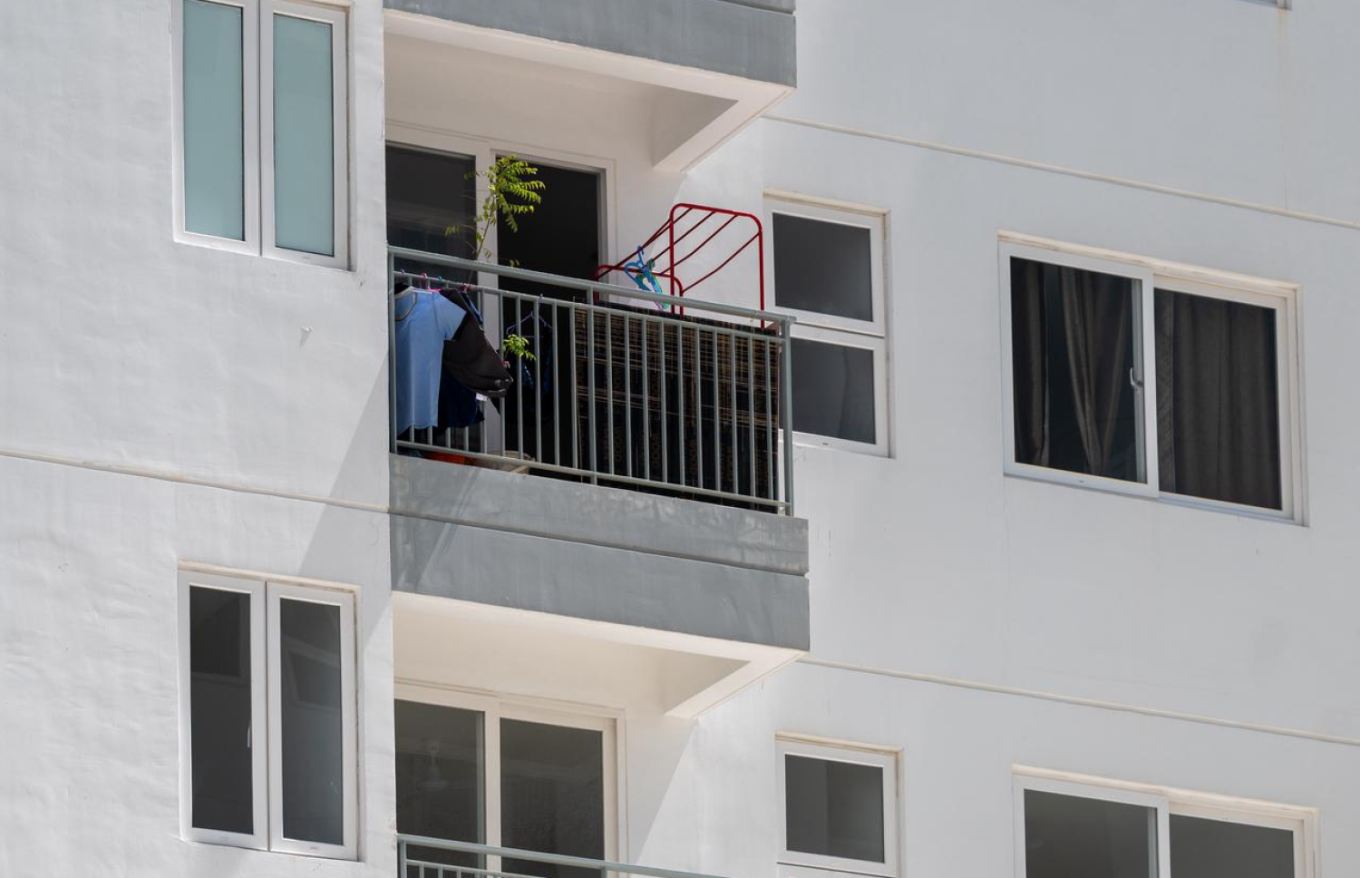 ހުޅުމާލޭގައި އަލަށް އެޅި ފްލެޓުގައި ބަޔަކު ދިރިއުޅެން ފަށާފައި-- ފޮޓޯ: ނިޝާން އަލީ | މިހާރު