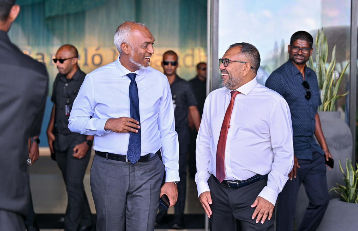 ރައީސް މުއިއްޒާއި ފިނޭންސް މިނިސްޓަރު ޒަމީރު: