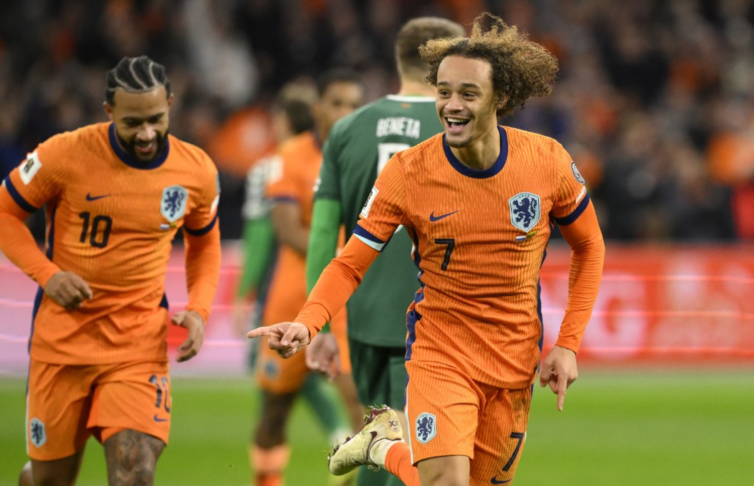 ޒަވޯީ ސިމޮންސް، ރޭގެ މެޗުގައި ލަނޑު ޖެހުމަށް ފަހު.-- ފޮޓޯ: އޭއެފްޕީ