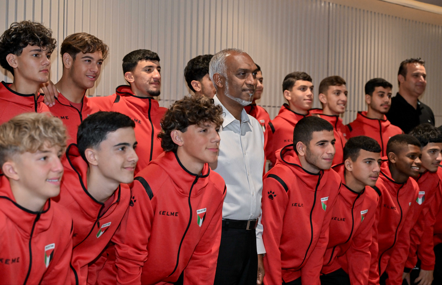 ފަލަސްތީނުގެ 17 އަހަރުން ދަށުގެ ފުޓްބޯޅަ ޓީމުގެ ޝަރަފުގައި ރައީސުލްޖުމްހޫރިއްޔާގެ ދެކަނބަލުން ބޭއްވެވި މެންދުރުގެ ފަރިއްކޮޅު