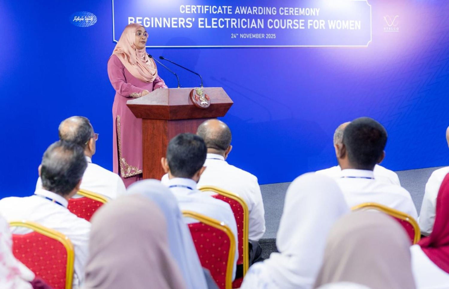 އެ ރަސްމިއްޔާތުގައި ފަސްޓްލޭޑީ ސާޖިދާ މުހައްމަދު ވާހަކަފުޅު ދައްކަވަނީ --- ފޮޓޯ/ސްޓެލްކޯ