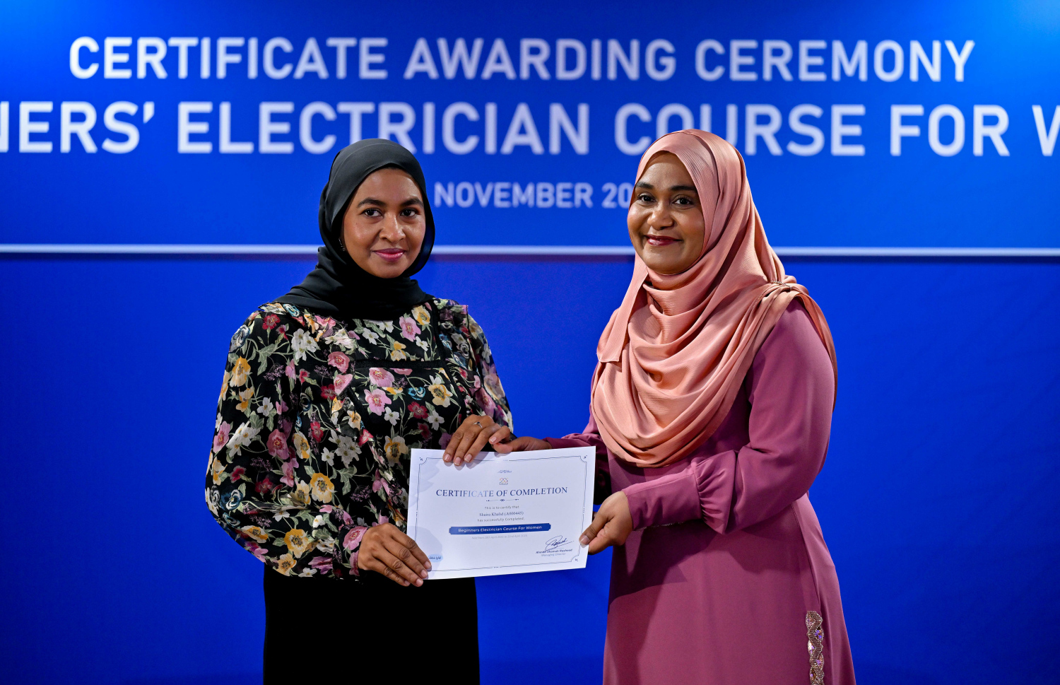 އަންހެނުންގެ އިލެކްޓްރިޝަން ކޯސް ނިންމުން