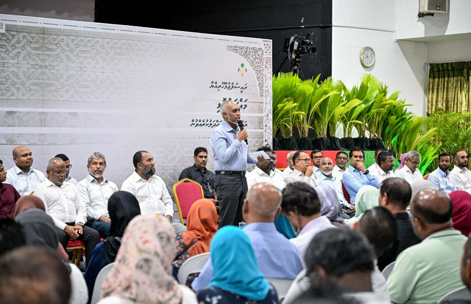 ރައީސް މުއިއްޒު މައްޗަންގޮޅީގެ ރައްޔިތުންނާ ބައްދަލުކުރައްވައި ވާހަކަފުޅު ދައްކަވަނީ.---ފޮޓޯ: ރައީސް އޮފީސް