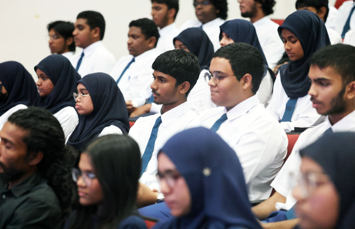 ވޮކޭޝަނަލް ތަމްރީނަށް ހާއްސަކޮށްފައިވާ ސްކޫލު ހުޅުވުމަށް މިއަދު ބޭއްވި ރަސްމިއްޔާތުގައި އެ ސްކޫލުގެ ދަރިވަރުންތަކެއް ބައިވެރިވަނީ.-- ފޮޓޯ: އެޑިއުކޭޝަން މިނިސްޓްރީ