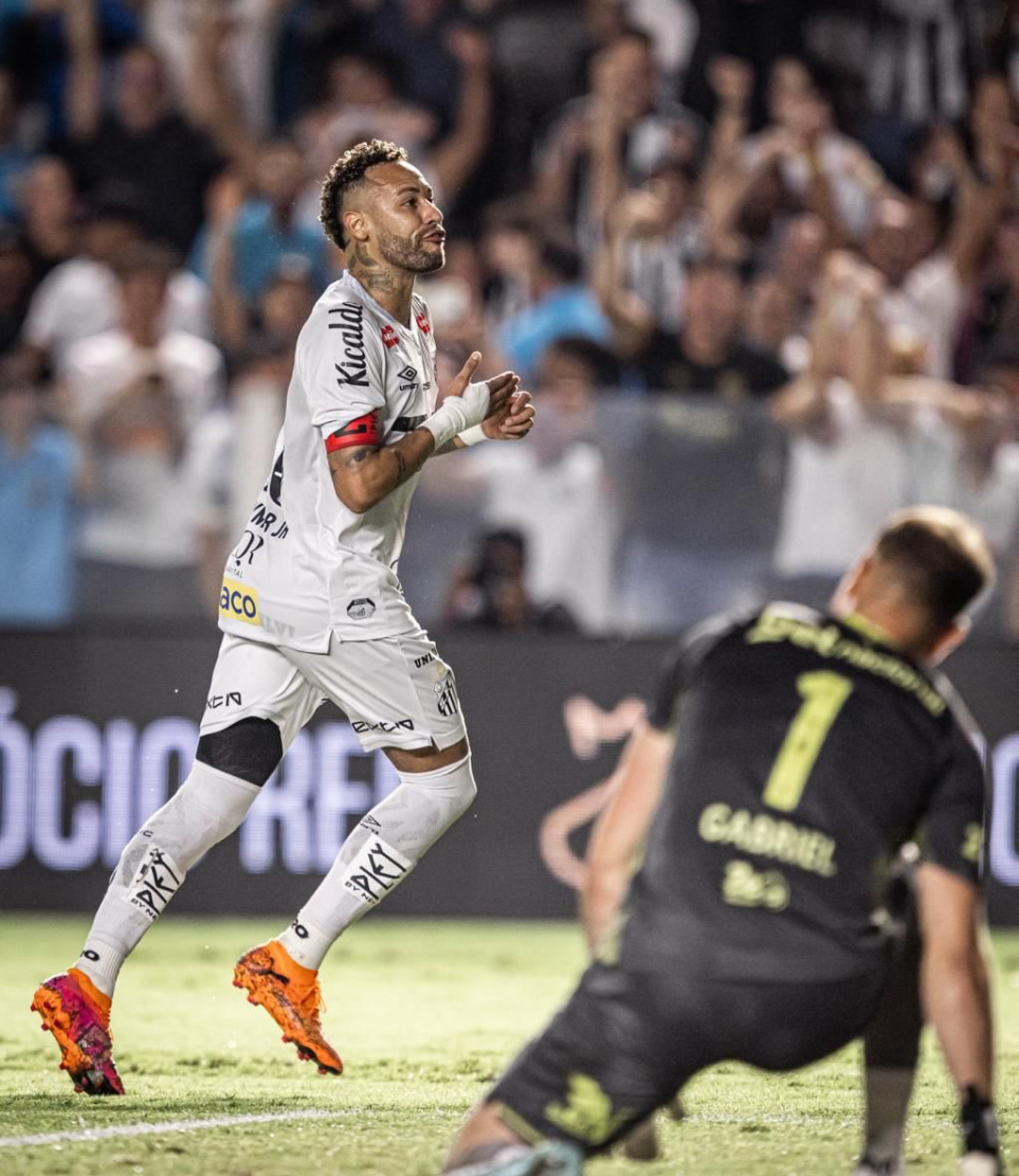 ނޭމާ ލަނޑު ޖެހުމަށް ފަހު.-- ފޮޓޯ: ސަންޓޯސް