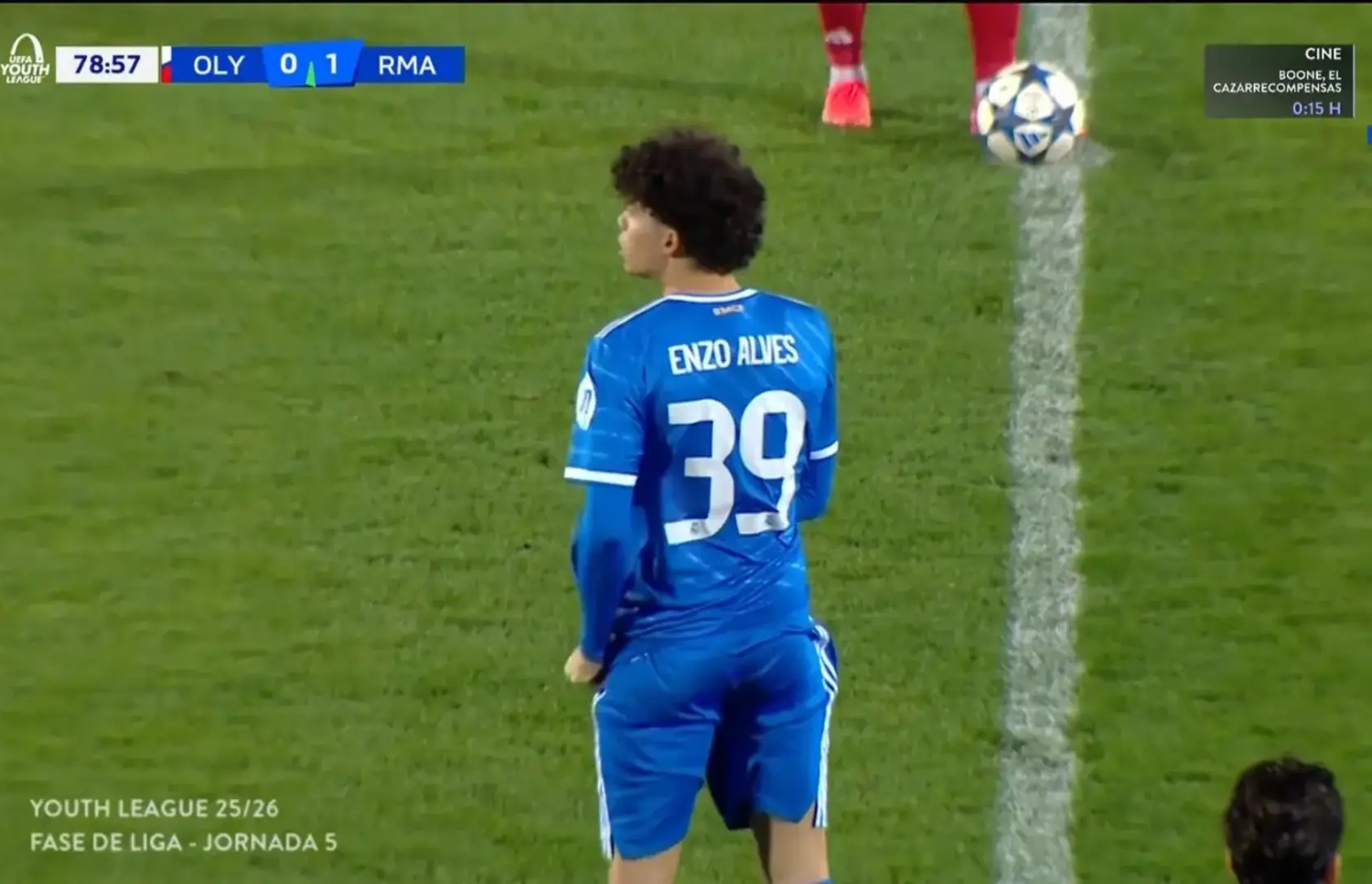 އުމުރުން 16 އަހަރުގެ އެންޒޯ އަންނަނީ ސްޕެއިންގެ ޔޫތު ގައުމީ ޓީމުތަކަށް ކުޅެމުން.--