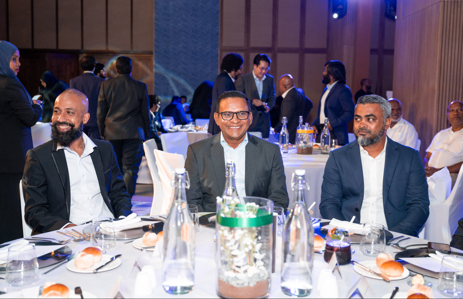 އެސްޓީއޯ އާއި ހިޓާޗީގެ ގުޅުމަށް 25 އަހަރު ފުރުން ފާހަގަކުރުމަށް ބާސެލޯ ނަސަންދުރާގައި ބޭއްވި ހާއްސަ ހަފުލާގައި ބައިވެރިވެވަޑައިގެންނެވި ބައެއް ބޭފުޅުން.--- ފޮޓޯ: ނިޝާން އަލީ | މިހާރު