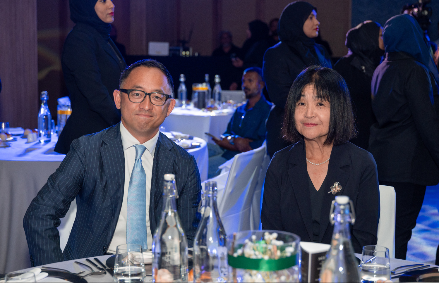 އެސްޓީއޯ އާއި ހިޓާޗީގެ ގުޅުމަށް 25 އަހަރު ފުރުން ފާހަގަކުރުމަށް ބާސެލޯ ނަސަންދުރާގައި ބޭއްވި ހާއްސަ ހަފުލާގައި ހިޓާޗީ ކުންފުނީގެ މެނޭޖިން ޑިރެކްޓަރު (ވ) ބައިވެރިވެވަޑައިގަންނަވަނީ.--- ފޮޓޯ: ނިޝާން އަލީ | މިހާރު