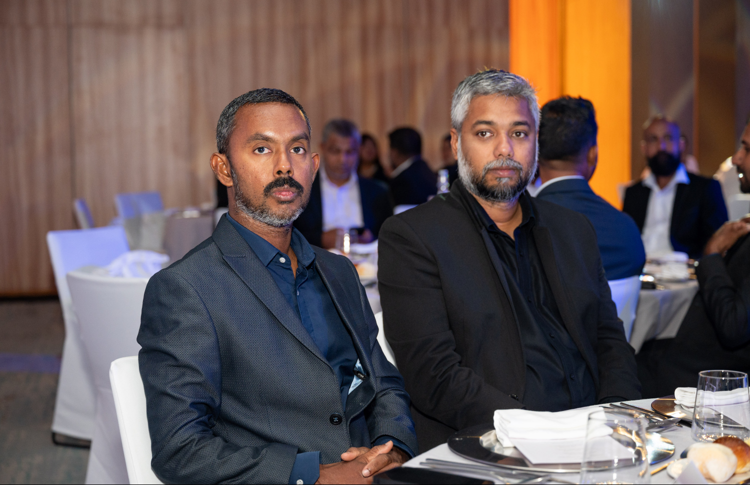 އެސްޓީއޯ އާއި ހިޓާޗީގެ ގުޅުމަށް 25 އަހަރު ފުރުން ފާހަގަކުރުމަށް ބާސެލޯ ނަސަންދުރާގައި ބޭއްވި ހާއްސަ ހަފުލާގައި އެސްޓީއޯގެ ބައެއް އިސްވެރިން ބައިވެރިވެވަޑައިގަންނަވަނީ.--- ފޮޓޯ: ނިޝާން އަލީ | މިހާރު