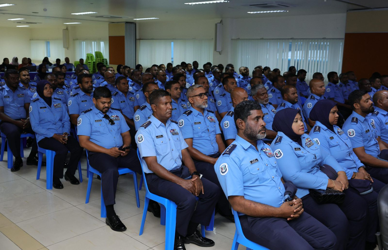 ލޯކަލް ޕޮލިސިން ކޮންފަރެންސަށް ތައްޔާރުވާން މިދިޔަ ބުރާސްފަތި ދުވަހު ބޭއްވި ބައްދަލުވުމުގައި ފުލުހުންގެ އިސް އޮފިސަރުން ބައިވެރިވެވަޑައިގަންނަވަނީ.--- ފޮޓޯ: ފުލުހުން