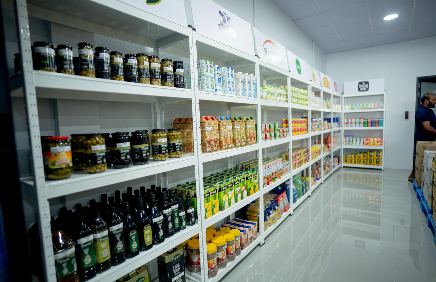 އެސްޓީއޯ އިން މާލޭގެ ބާޒާރުމަތީގައި ހުޅުވި ހޯލްސޭލް ސެންޓަރުގައި ވިއްކާ ބައެއް ބާވަތްތައް---ފޮޓޯ: އެސްޓީއޯ